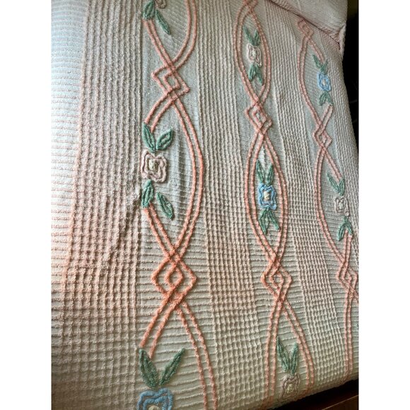 Vintage Peach & White Chenille Bedspread With Floral Design Twin/Full Size Sof - Picture 4 of 16